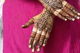 instagram stylish back hand mehndi designs