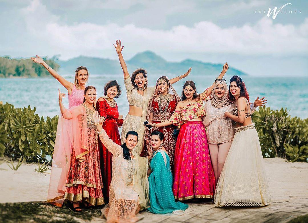 Create memories with your BFF– Bridesmaids photoshoot Ideas WE LOVED! | Bridesmaid  poses, Indian bride poses, Indian bridesmaids