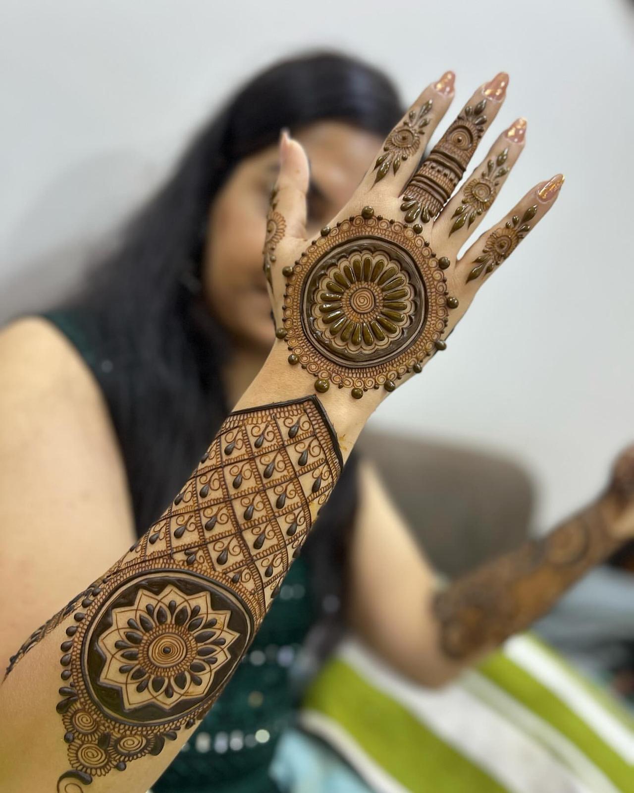 Half Hand Mehendi Designs For Intimate Weddings – Wedding Trends & Updates