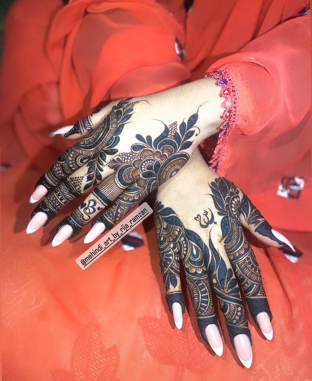 Arabic Finger Mehndi Design