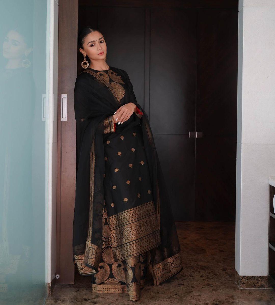 VeroniQ Trends-Bollywood Style Alia Bhatt Black Chikankari Anarkali Dress  ,Salwar Suit, Punjabi Suit | Anarkali dress, Bollywood fashion, Designer  dress fabric