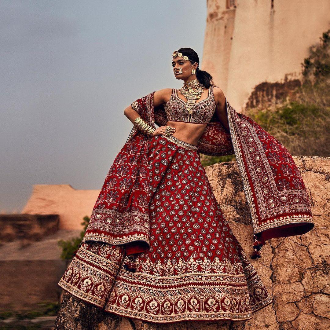 Latest hotsell shaadi lehenga