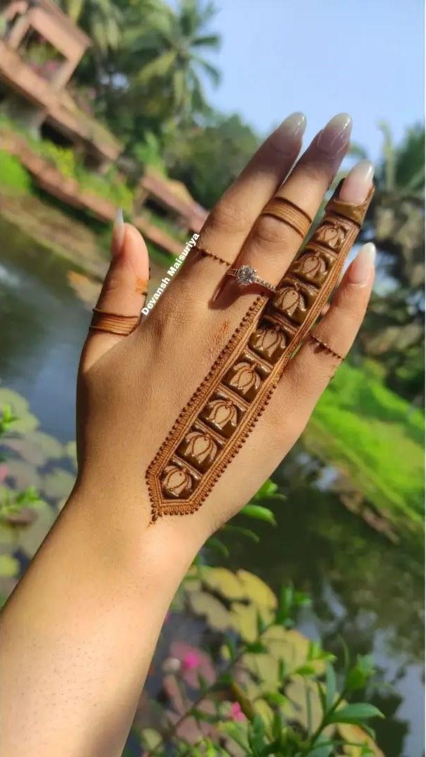 Simple Lotus Motif Finger Mehndi