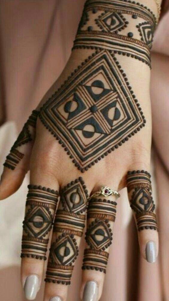 8 Different Types of Mehendi Designs