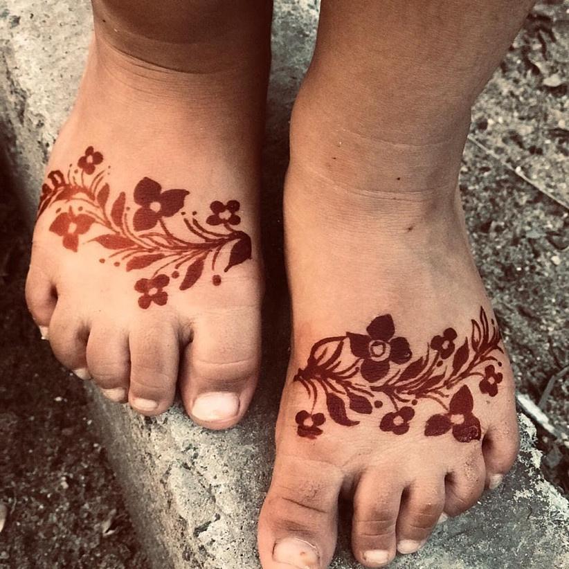 simple mehndi designs for kids feet