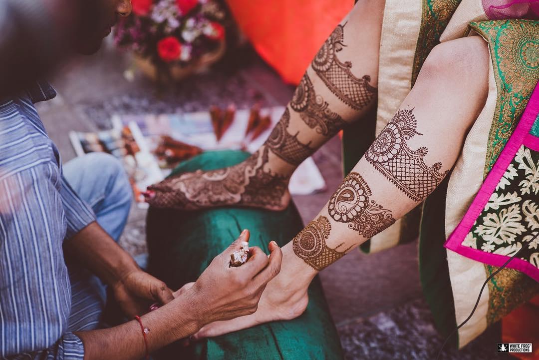 Karwa Chauth Mehndi Designs: करवा चौथ पर लगवाएं ये लेटेस्ट मेहंदी डिजाइन,  खूब मिलेगी तारीफ