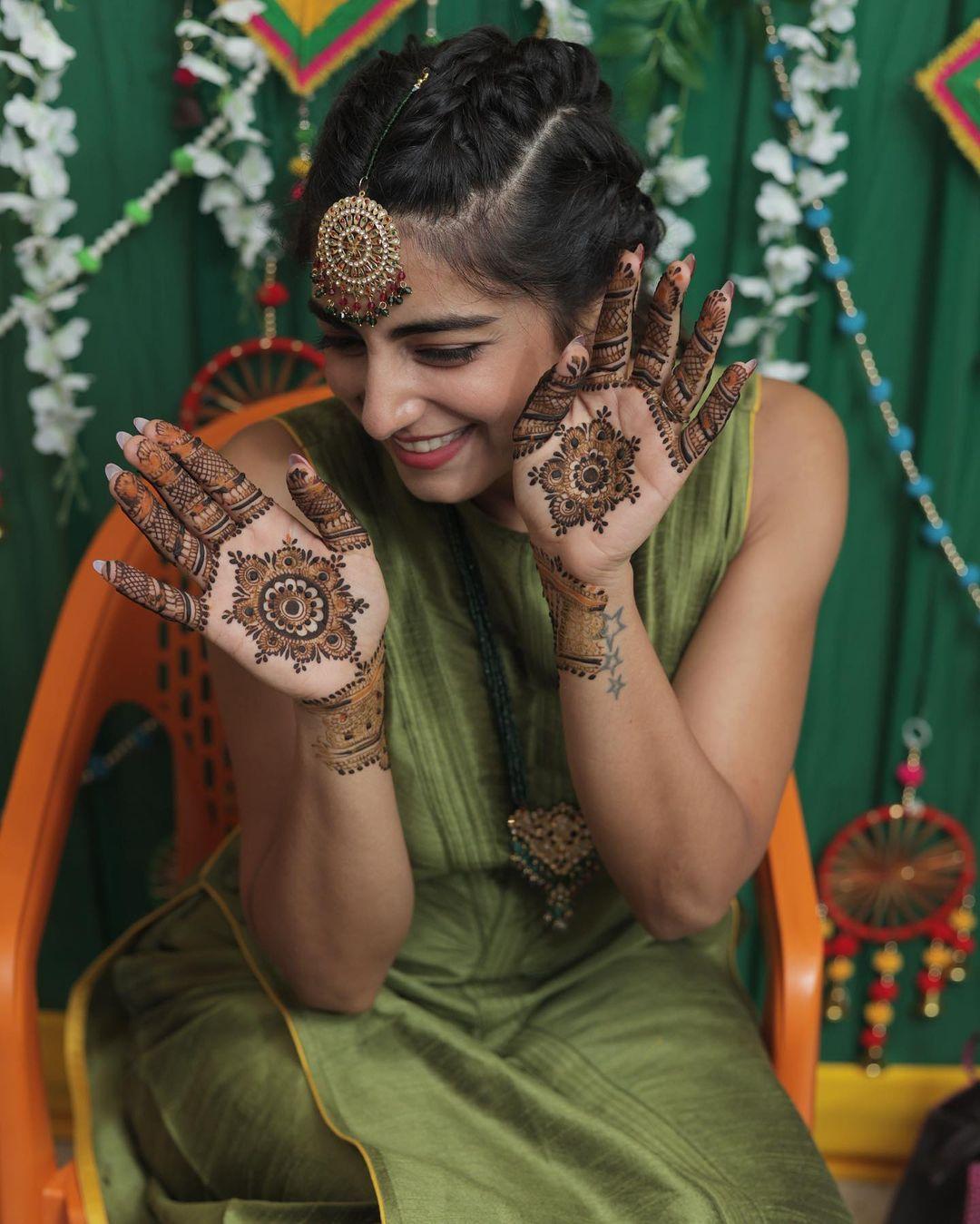 new-front-hand-mehndi-art-for-indian-festival | Karva chauth mehndi designs,  Henna designs hand, Mehndi design images