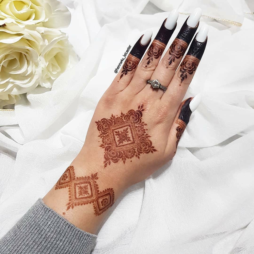 Simple Mehndi Designs Photos