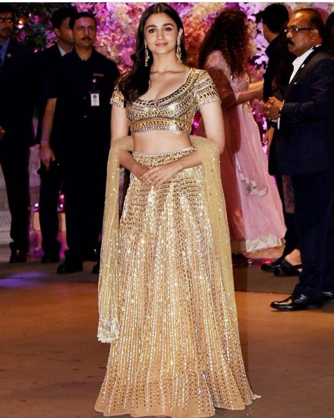 Alia bhatt outlet in golden dress