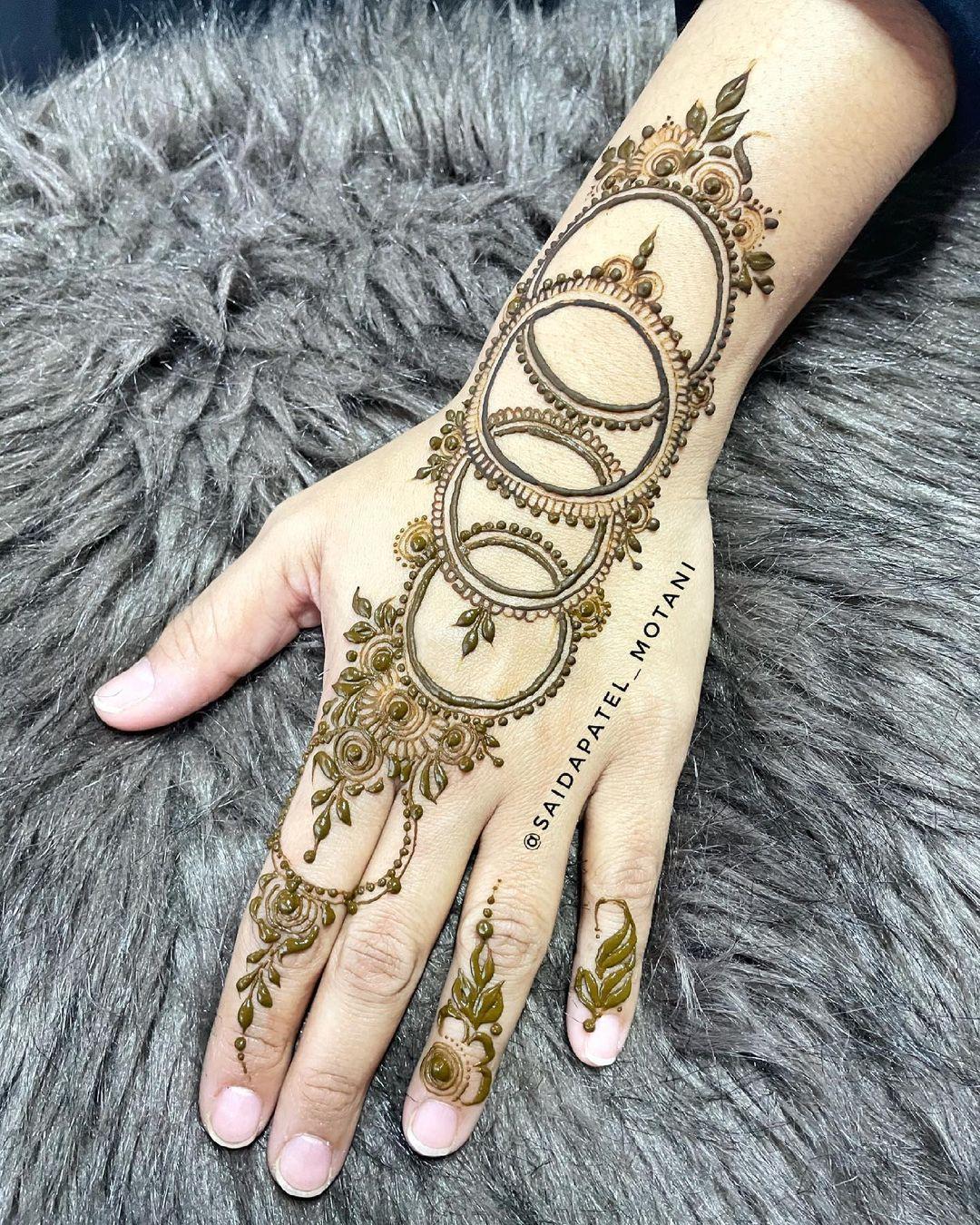 Simple Mehndi Designs Photos