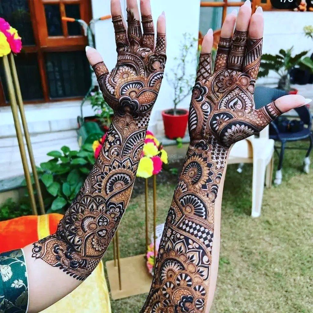 मेहंदी (Mehndi) की सरल और आकर्षित डिजाइन - Simple and attractive design of  mehndi