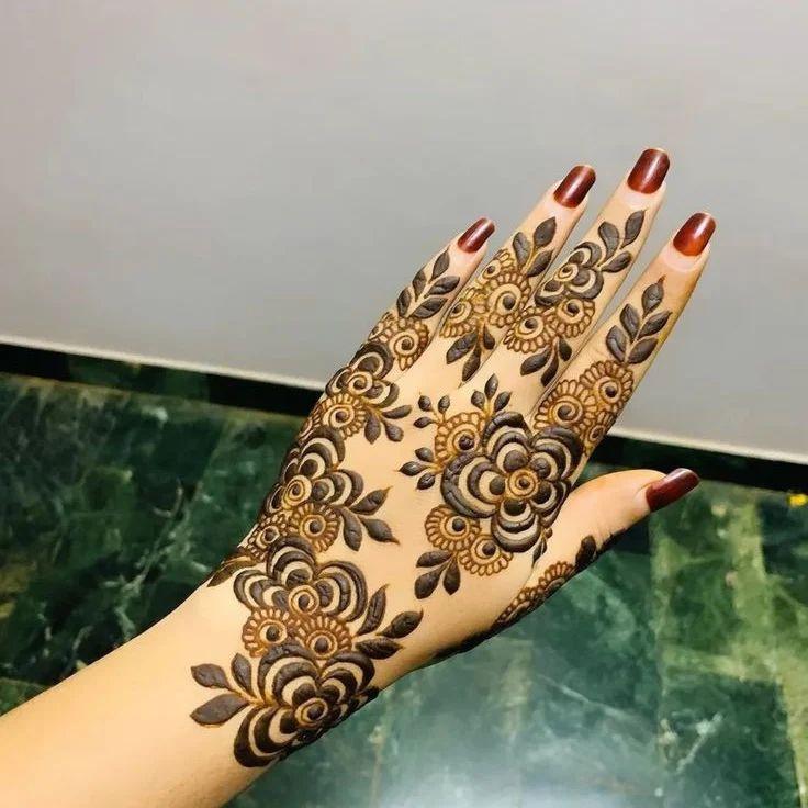 simple mehndi designs for back hands