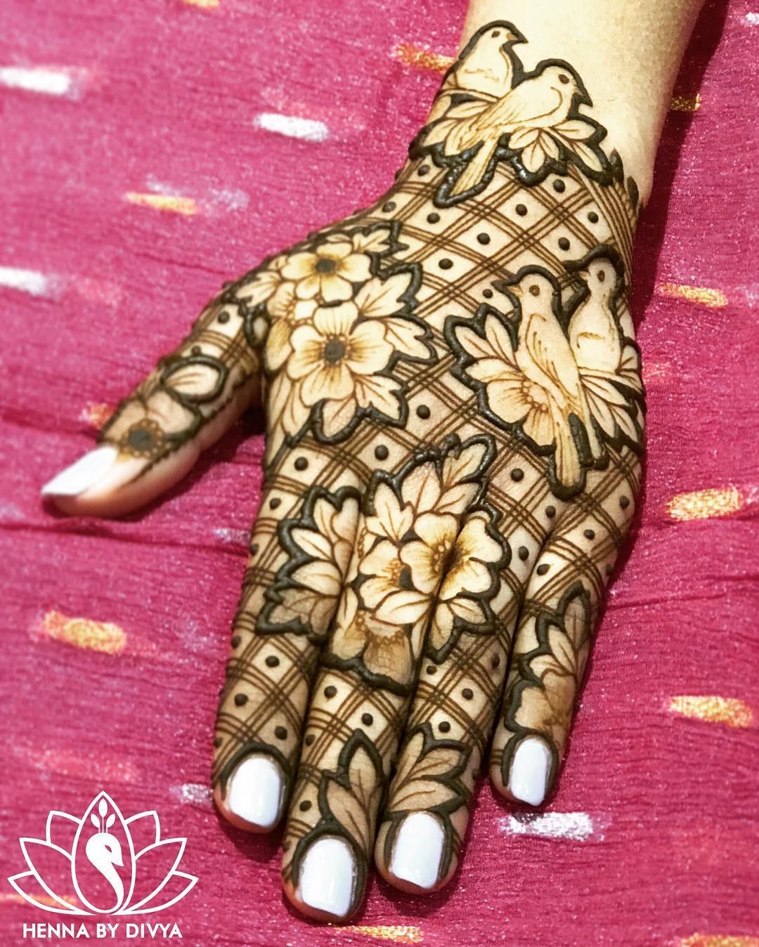 55 Half Hand Mehndi Design Ideas For The Wedding Season - Wedbook
