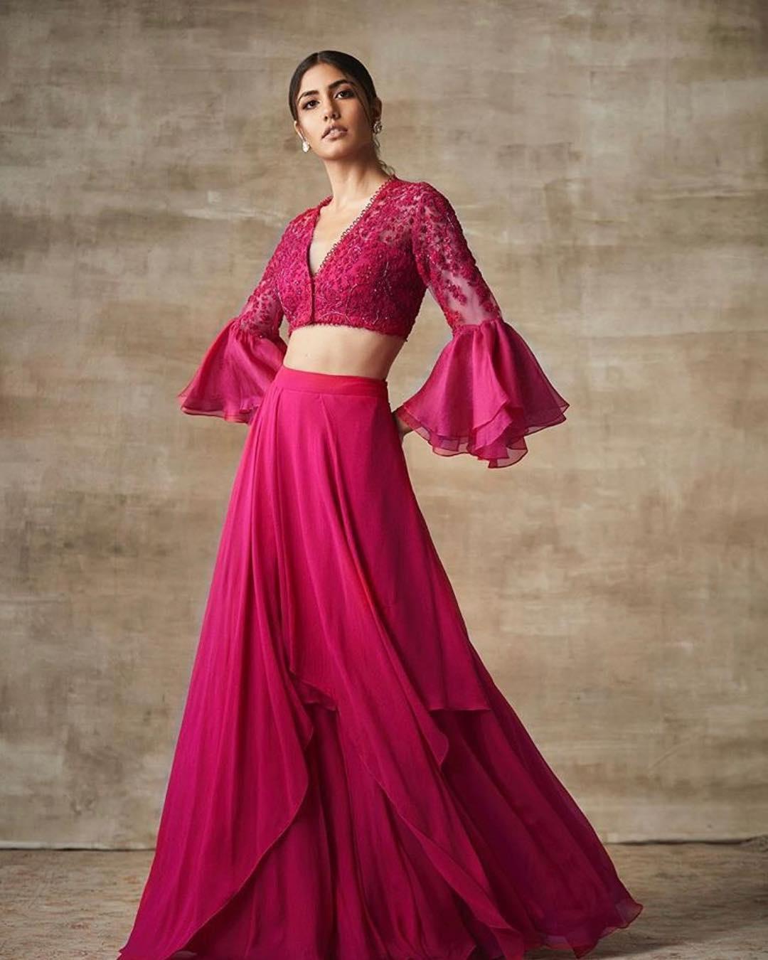 Trendy 100+ Latest Blouse Designs for Brides 2021