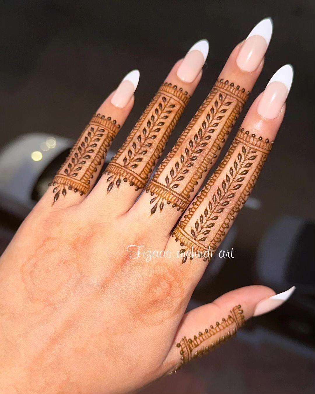 Leaf Pattern Finger Mehendi