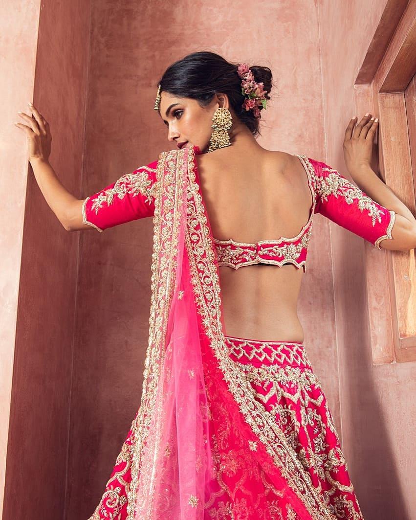 Top 20+ Wedding Lehenga Blouse Designs To Flaunt Like A Princess - To Near  Me