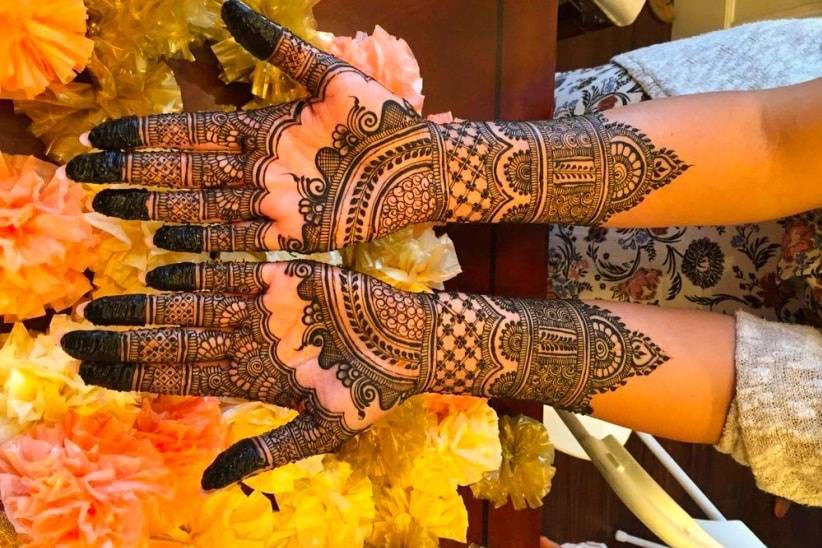 Navratri 2023 Simple Mehndi Designs: नवरात्रि पर अब तक नहीं रचाई हाथों में  मेहंदी, झटपट देखें ये 5 लेटेस्ट डिजाइन - Navratri special latest beautiful  and simple 5 mehndi design for women