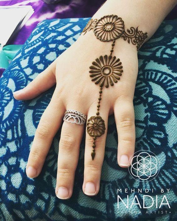 50 Henna Designs simple - easy bridal and party hand ideas