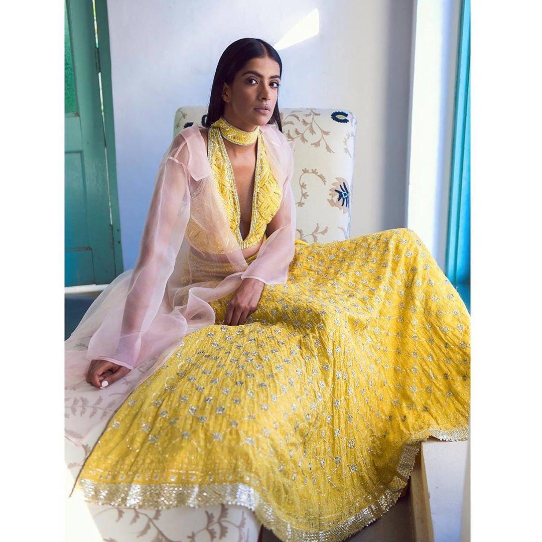 Traditional Pakistani Bridal Choli and Yellow Lehenga Online – Nameera by  Farooq