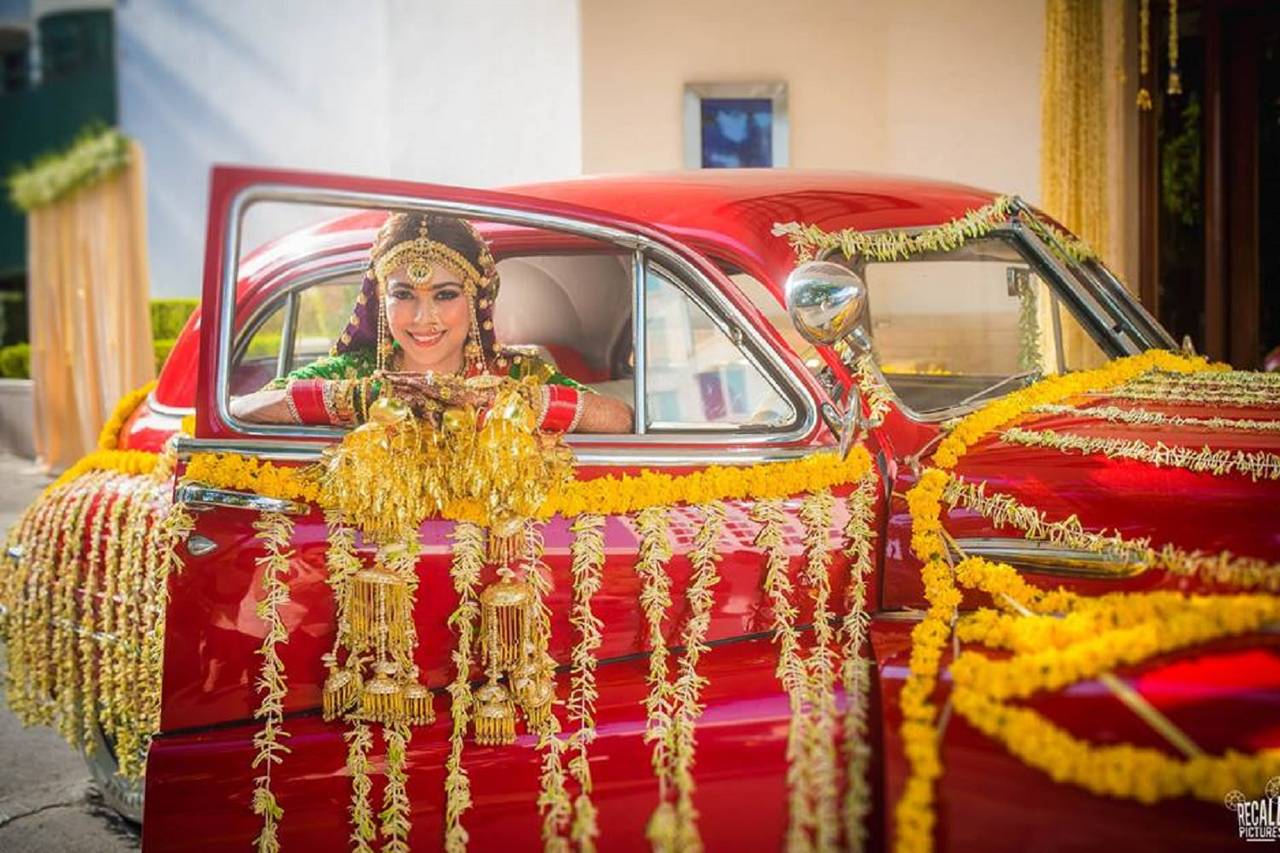 12 Funky Photobooth Props To Quirk Up Your Shaadi Day Pics