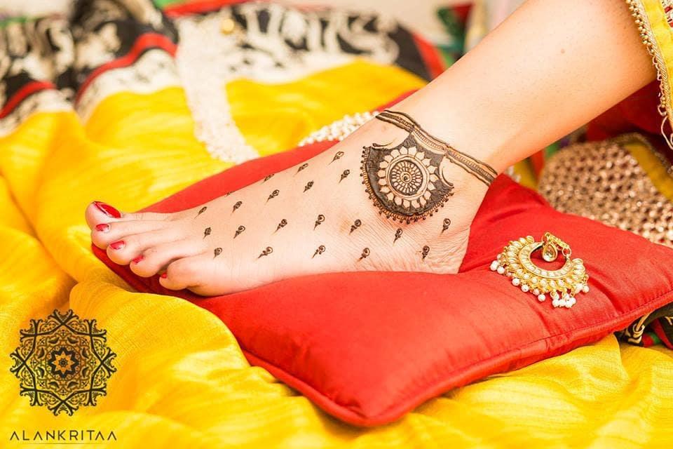 Latest new style jewellery mehndi design for back hands | Chain style mehndi  design / Alia Mehndi - video Dailymotion