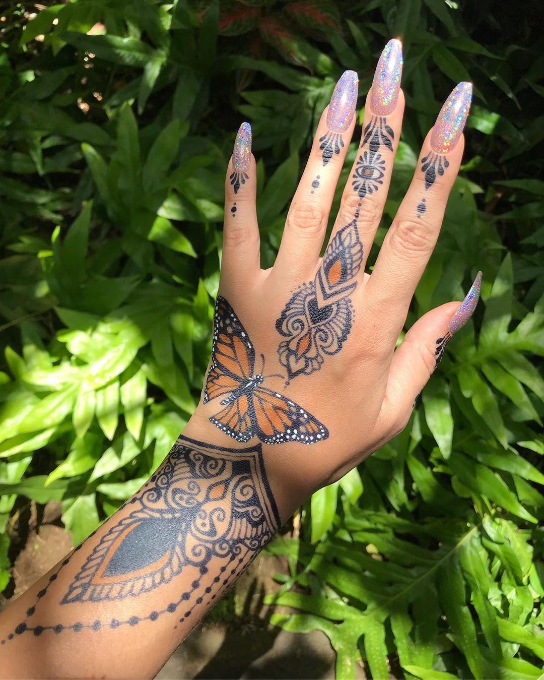 35 Beautiful Henna Design Ideas : A Butterfly