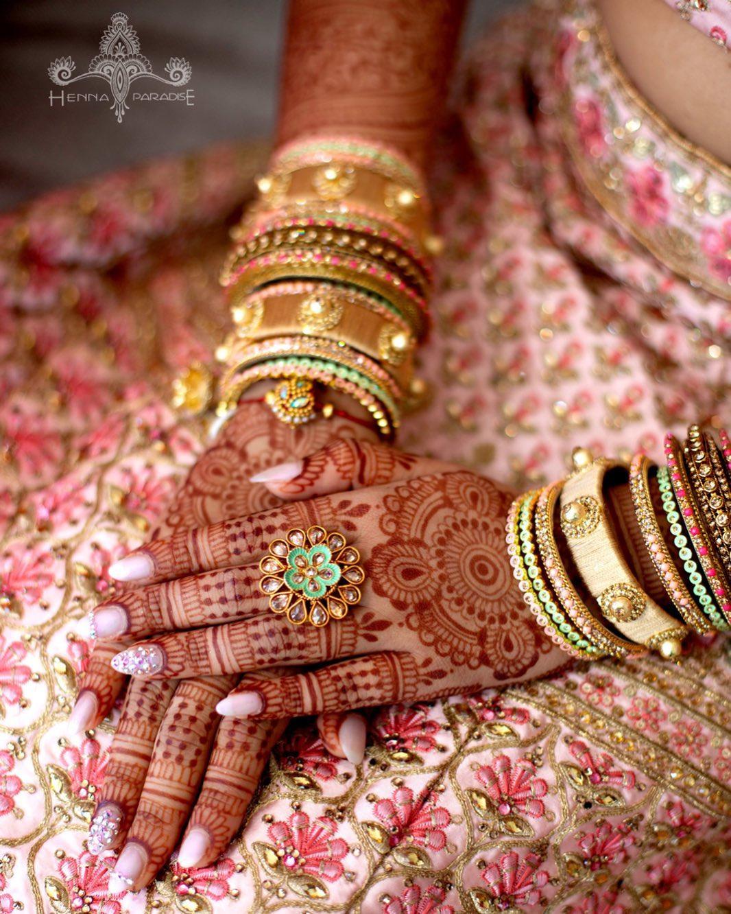 Fresh & Latest Circle Mehendi Designs That We Absolutely LOVE! |  WeddingBazaar