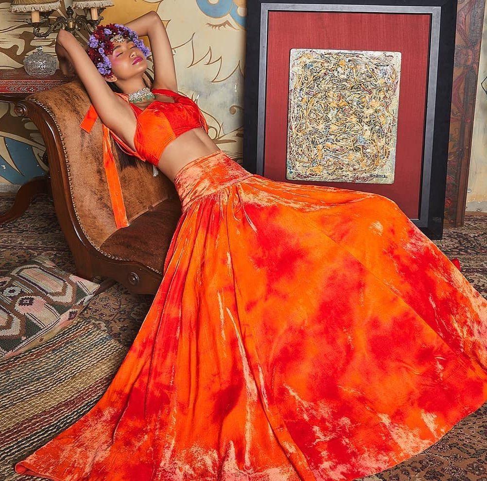 Orangey red bridal lehenga in raw silk by Anita Dongre | Indian bridal  lehenga, Bridal lehenga red, Bridal lehenga