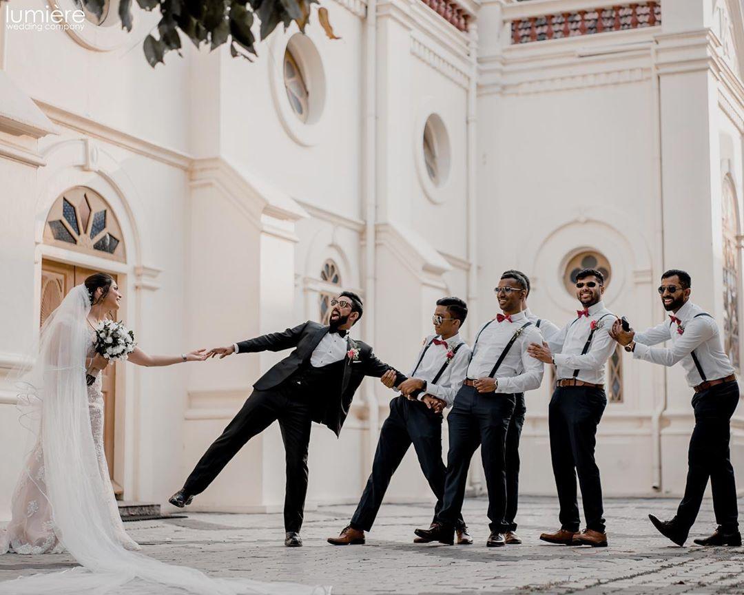Creative Posing Ideas for Groomsmen in Wedding Photos