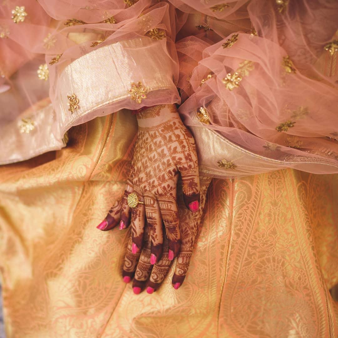 Mehandi Outfit | Mehndi dress for bride, Mehndi function dresses, Dresses  for mehndi function