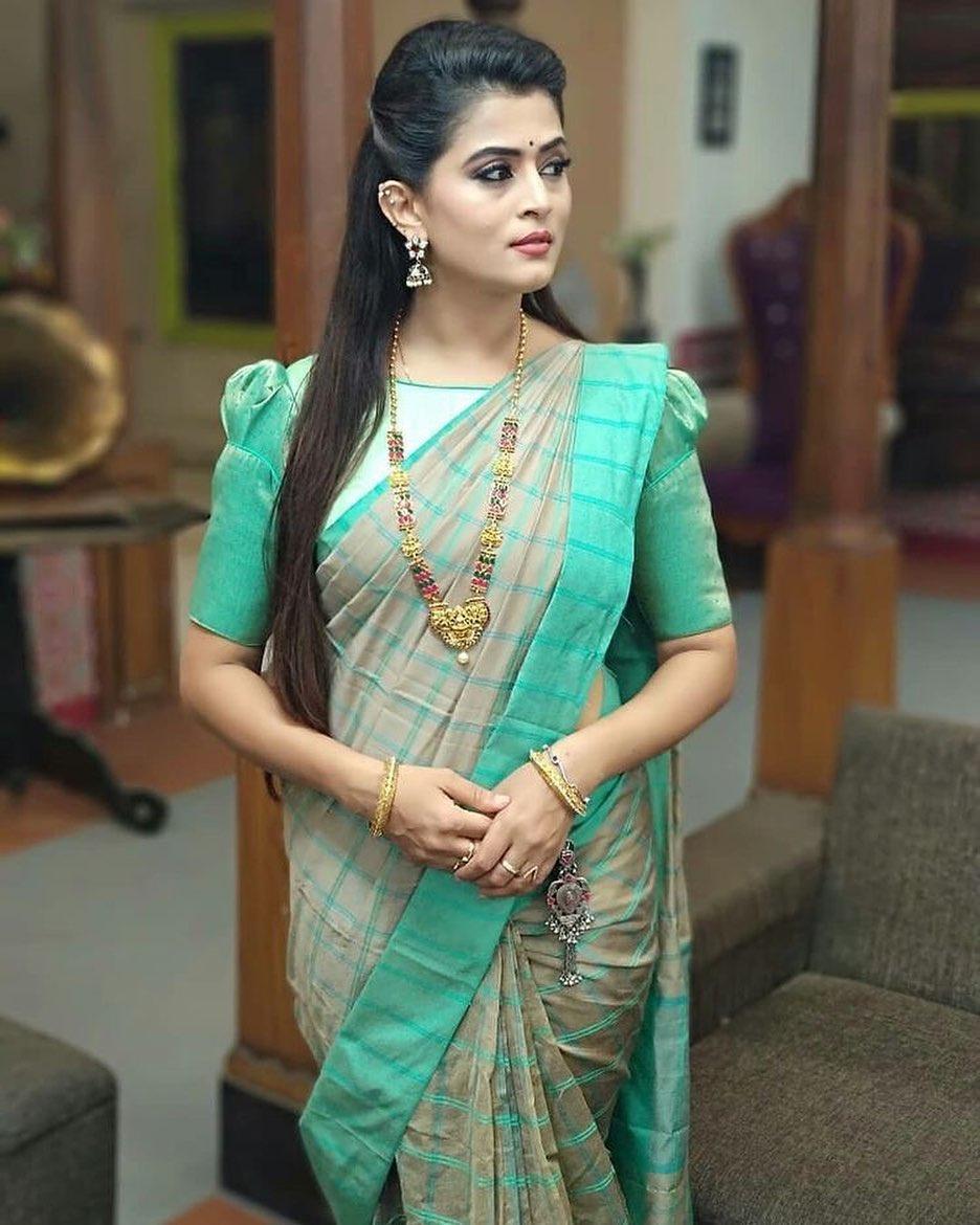 Share more than 142 contrast for green colour saree super hot - kenmei ...