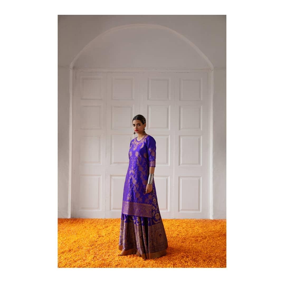 79233 brocade lehenga payal khandwala urbane handwoven silk brocade lehenga