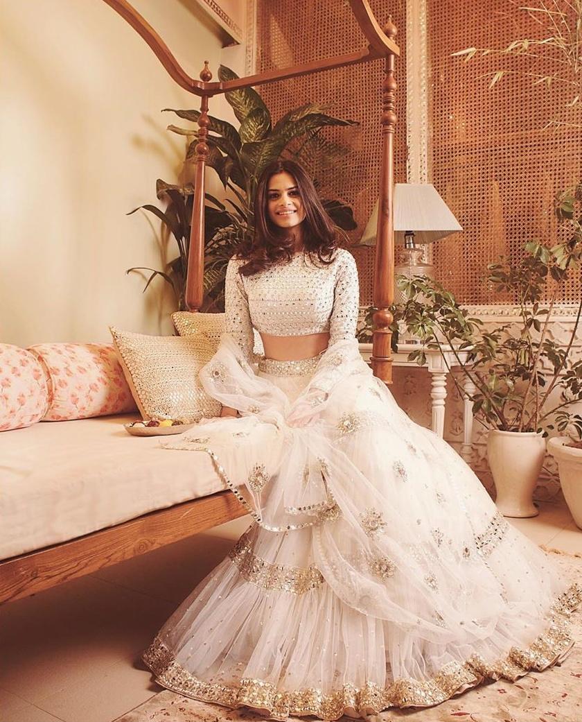Steal Trends From This Delhi Wedding Of A Kashmiri Bride And A Punjbai  Groom | Couple wedding dress, Engagement dress for bride, Wedding reception  gowns
