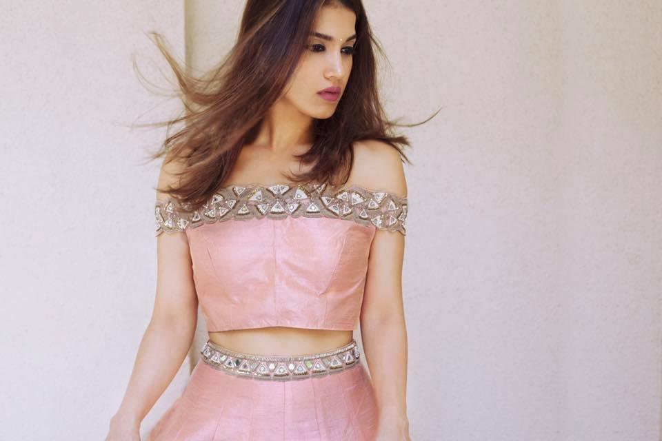 12 Ways to Rock the Crop Top and Skirt for Indian Wedding