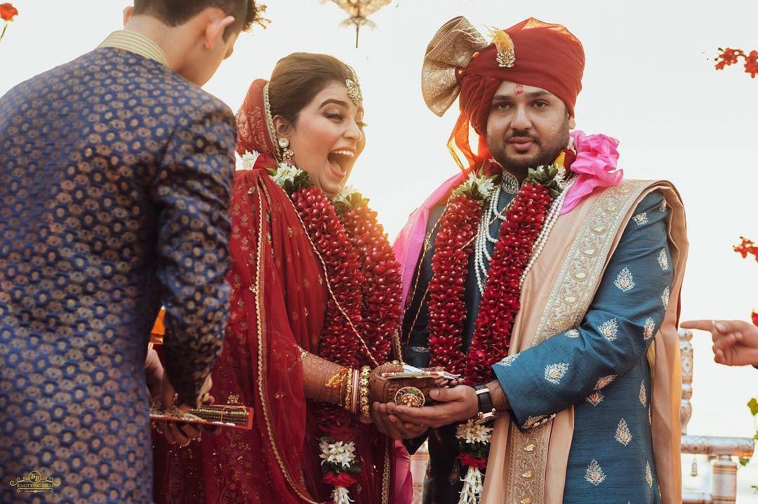 indian wedding gift ideas bride and groom newly couple | Wedding Gift  Ideas: 2000 से भी कम रुपए में शानदार वेडिंग गिफ्ट, दुल्हा-दुल्हन हो जाएंगे  खुश