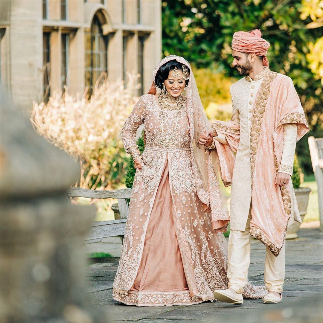 Bride Wore Exactly Same Sabyasachi Lehenga That Anushka Sharma Wore On Her  Wedding, Looks Gorgeous