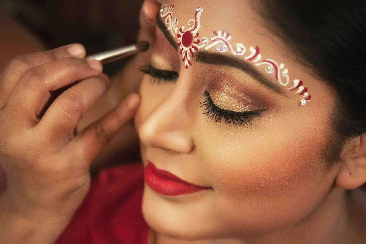 Try These Bengali Wedding Makeup Tips To Rock All Your Biye Like a True  Bong Diva!