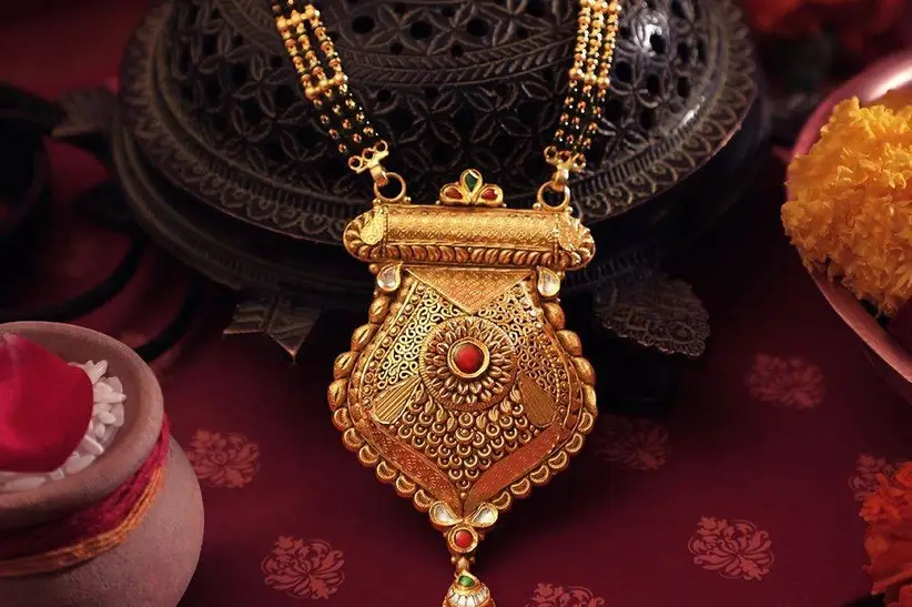 7 Gold Mangalsutra Designs Photos With Price for the Modern Bride!