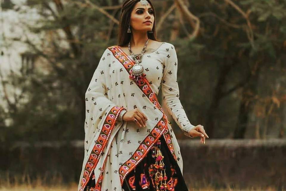 Navratri Photoshoot 💃 #festivalfashion #navratri2k18 #photography #navratri  #photographysouls… – Photo of the day | Garba dress, Navratri dress, Dandiya  dress