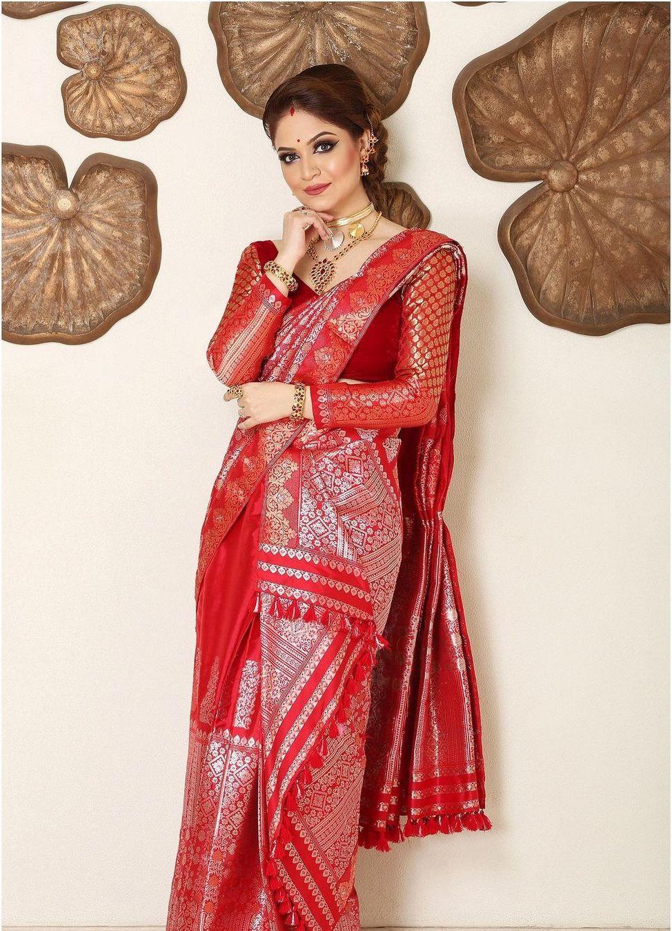 Latest Mekhela Chadar Designs for the Brides & Her Bridesmaids