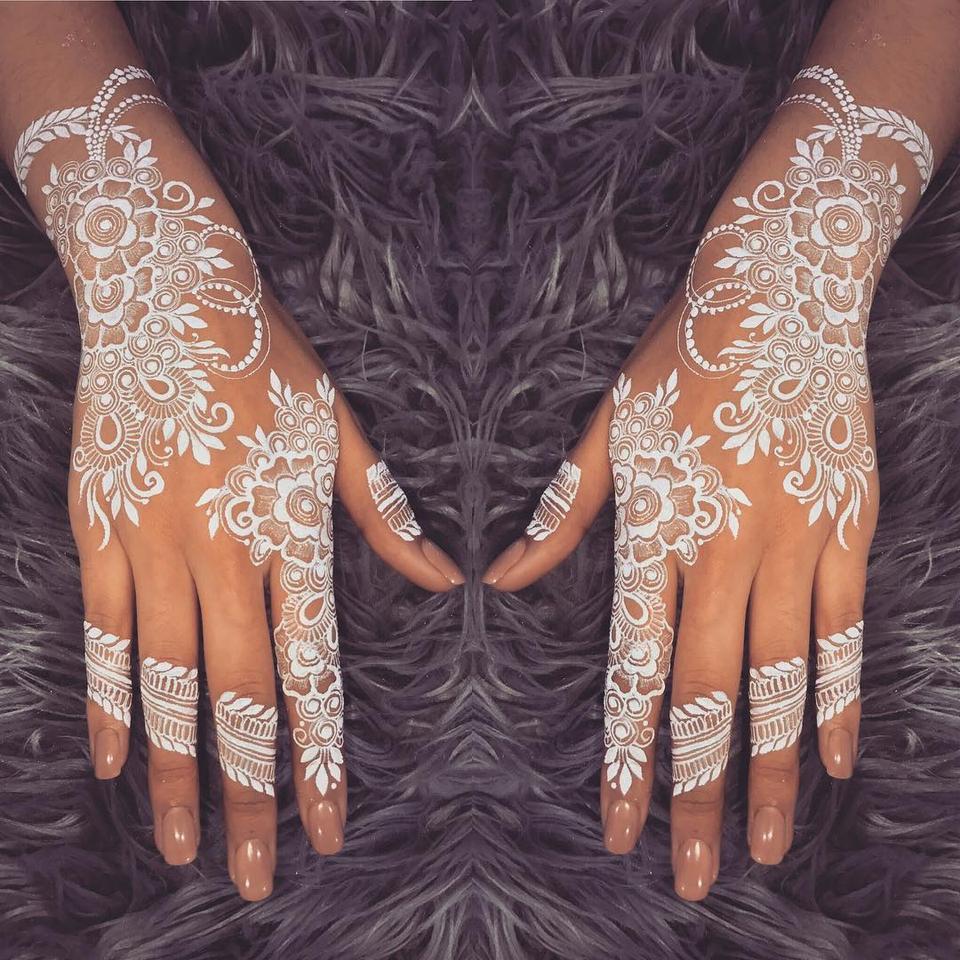 30+ Short Mehndi Designs for the Bride Who Loves All Things Minimal