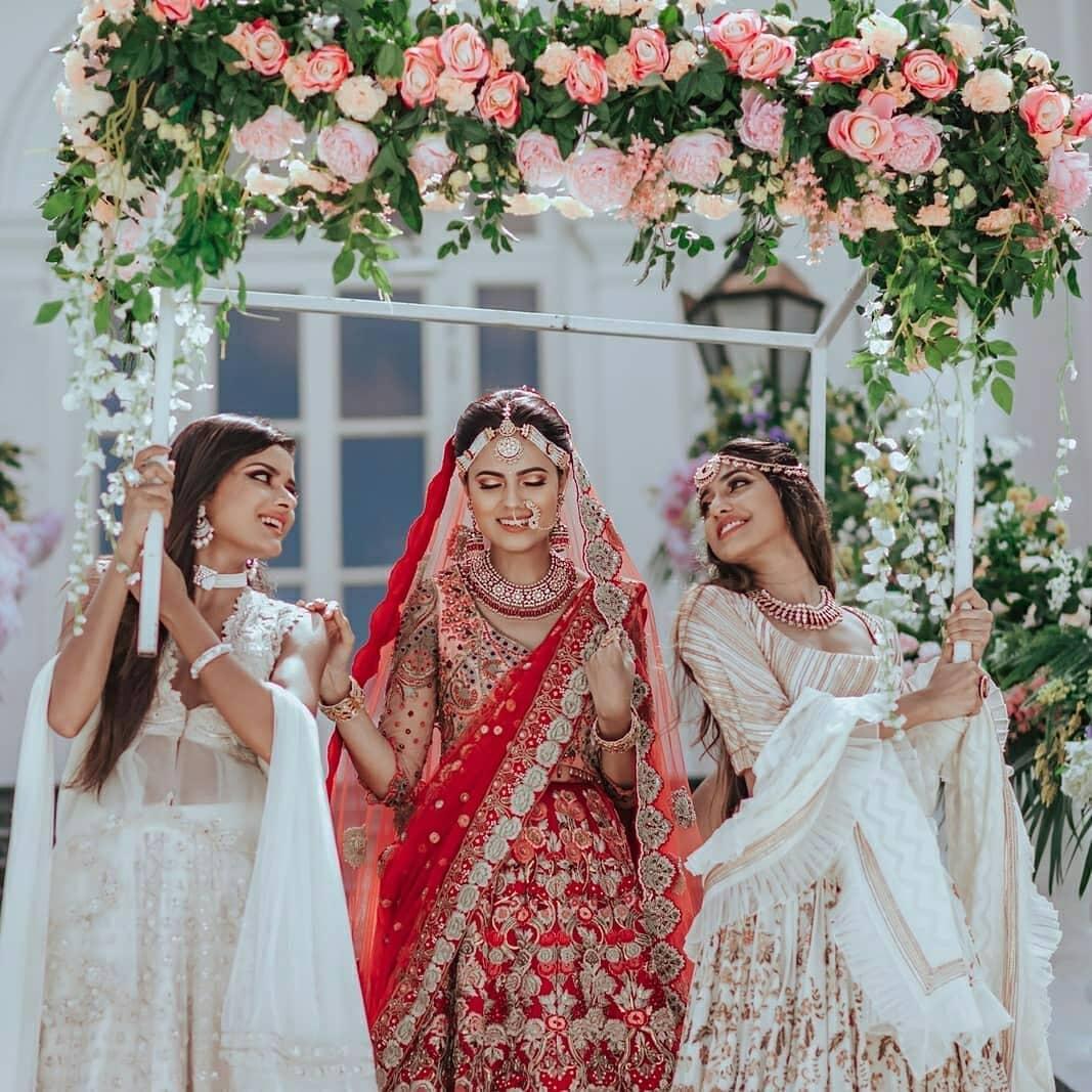 Pakistani White and golden Colour Combination dress for bride , दुल्हन के  लिए वाईट ओर गोल्डन सुट - YouTube