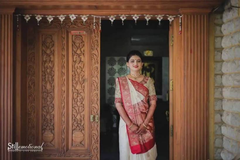 Sarees worn hotsell by gujarati brides