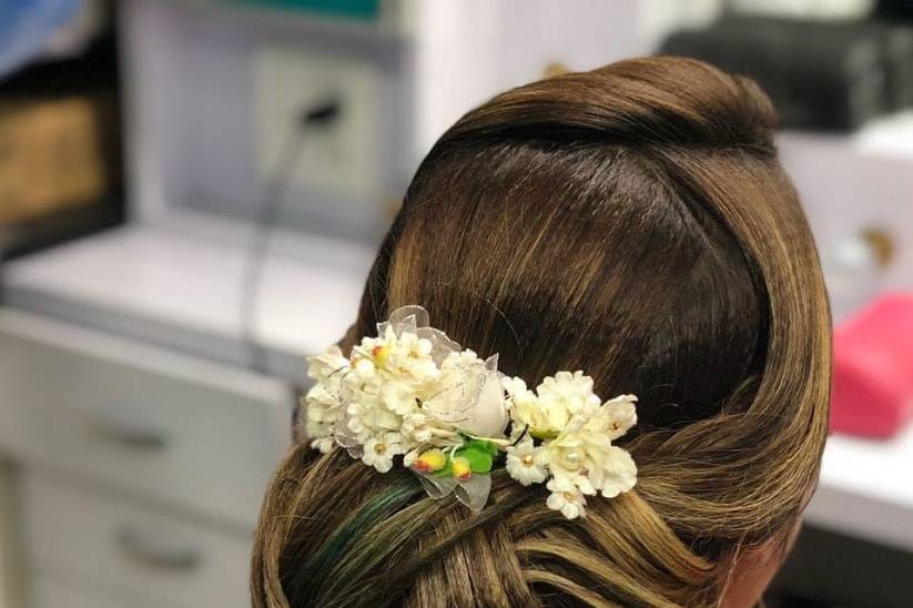 Essentials Your Wedding Hair Stylist Needs To Be Up To Speed With
