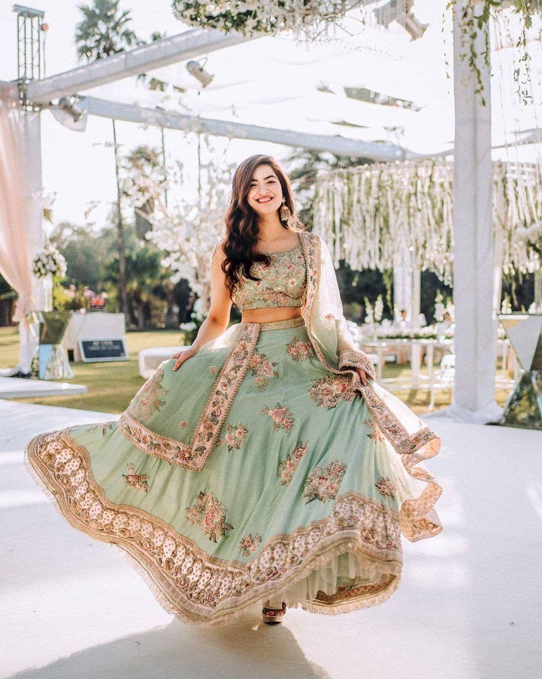 This Bride's NRI In-Laws Got A Beautiful Lehenga Customised For Her & We  Are Floored! | Indian bridal outfits, Mehendi outfits, Indian wedding  outfits