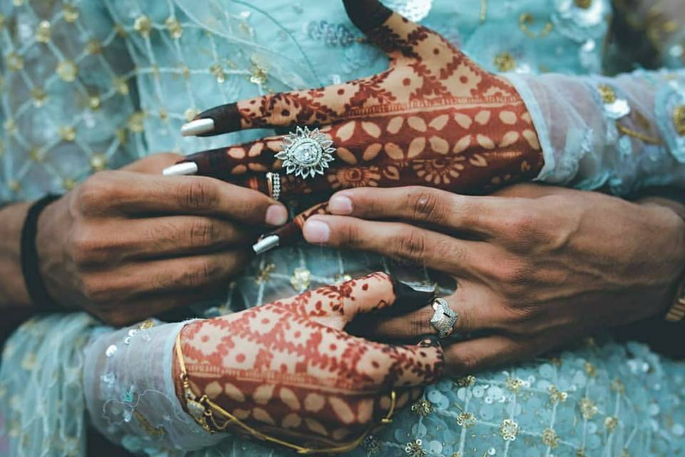 Woman Wearing Ring Man's Hand Wedding Ceremony Close Stock Photo by  ©olegbreslavtsev 209409170