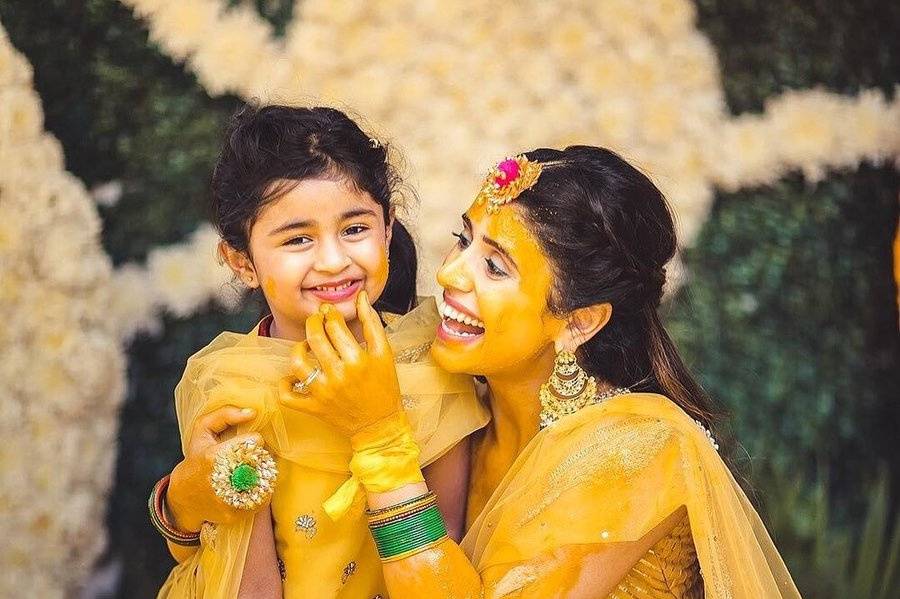 The cutest mother-daughter wedding photos that will melt your heart! |  Wedding Photography | Wedding Blog