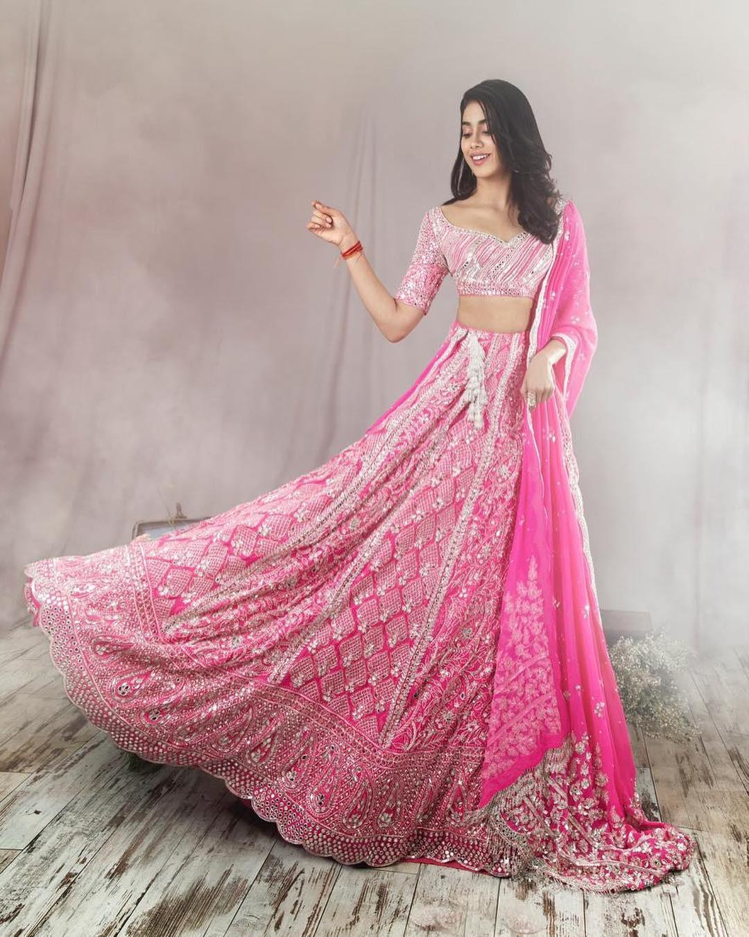 5 Designer Lehenga Choli By Manish Malhotra You Need In Your Closet This  Wedding Season!