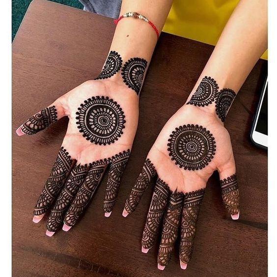 Circle Mehndi Design: त्योहार हो या शादी, सभी के हाथों में खूब जचेंगी  मेहंदी के ये डिजाइन | simple and easy circle mehndi design | HerZindagi