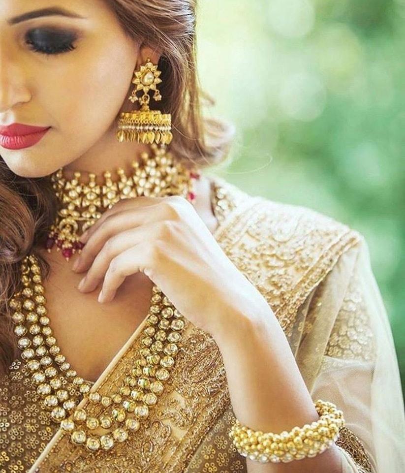 Gold on sale jhumka design